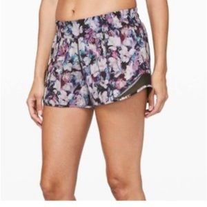 Lululemon Hotty Hot Short Utopia Multi Floral Mesh Blue Purple EUC! Beautiful!